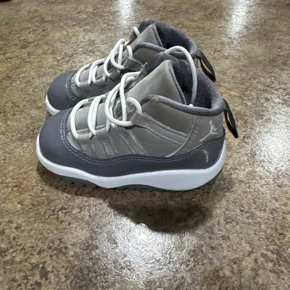 Jordan 11 Retro Cool Grey Kids Size 5c